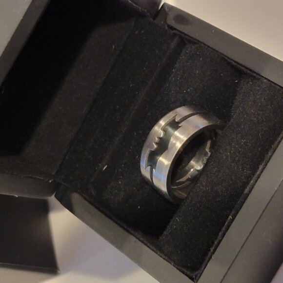BATMAN Dark Knight Stainless Steel Puzzle Ring Size 8 - Picture 13 of 15